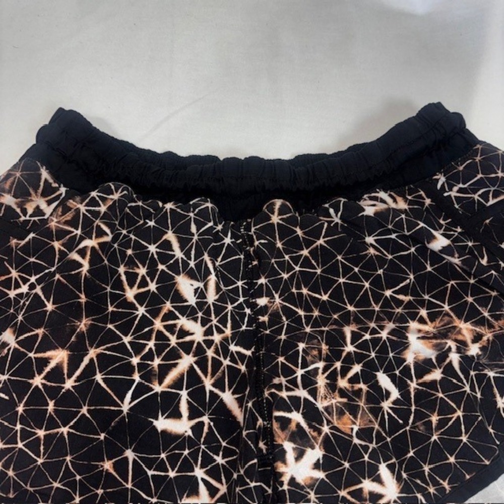 Lululemon Hotty Hot Shorts Star Crushed Multi Black Size 10 - Picture 2 of 5